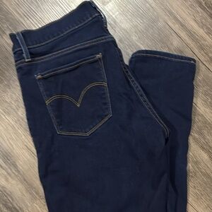 Women’s Levi skinny jeans